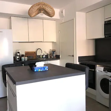 Maxime - Superbe Neuf Classe 4 Etoiles