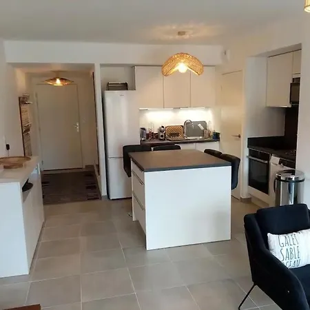 Maxime - Superbe Neuf Classe 4 Etoiles